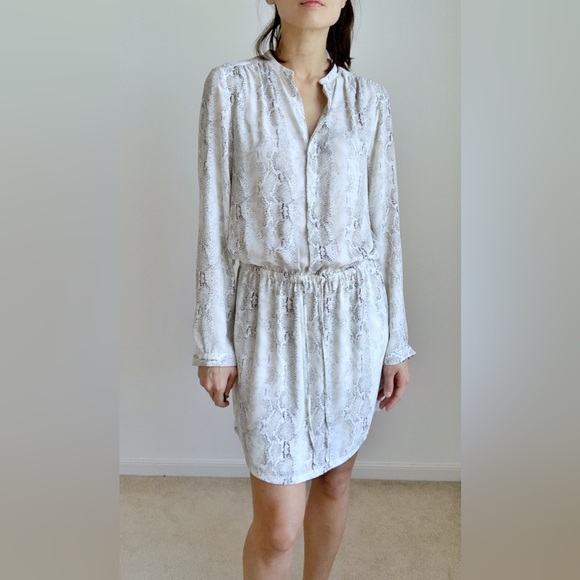 HILARY RADLEY WHITE SNAKESKIN LONG SLEEVE MINI DRESS - Picture 2 of 4